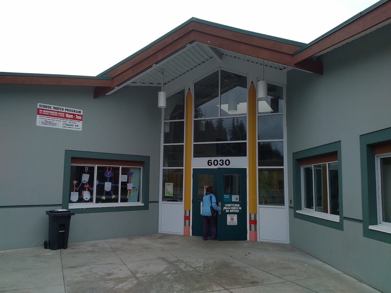 Kinnikinnick Elementary School, Sechelt — additional view via Google Maps