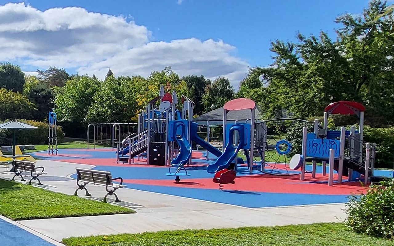 Outdoor pickleball courts at Michael Mostyn Balmoral Park — City of Toronto park facility