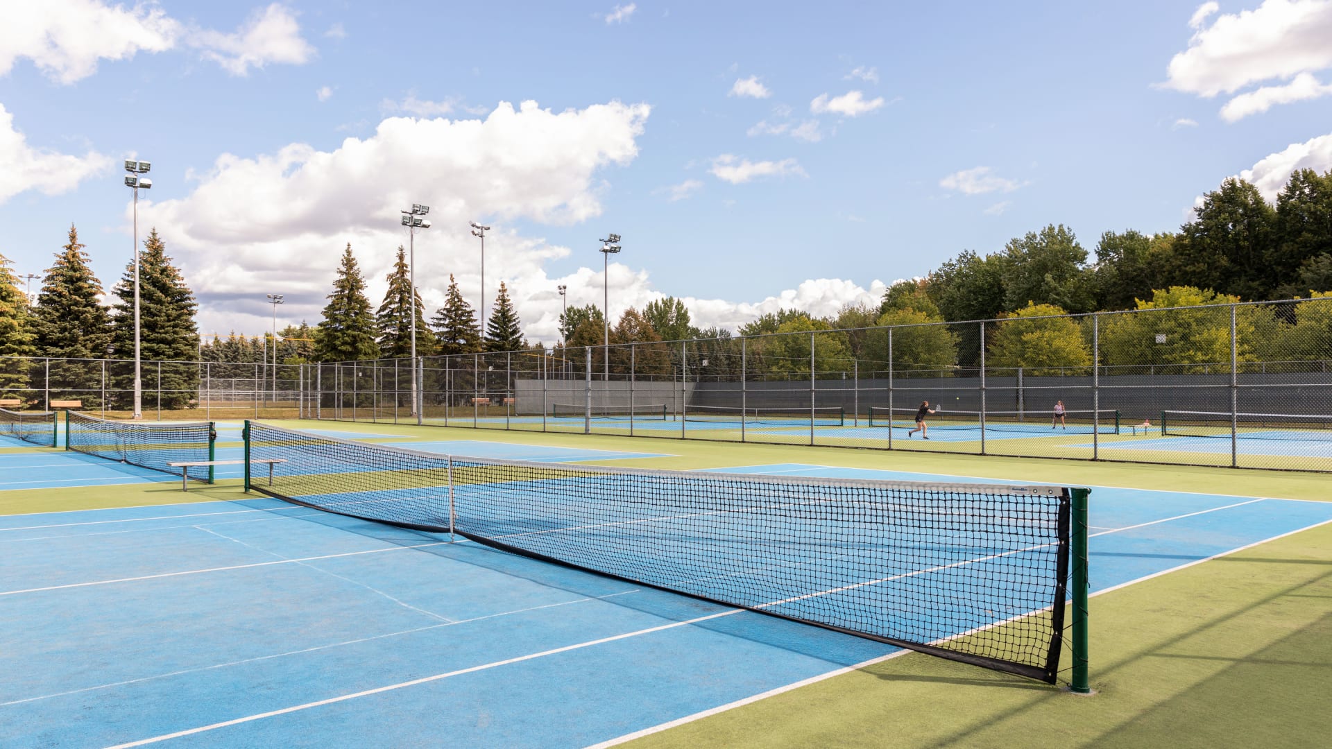 Parc de l'École secondaire de la Pointe-aux-Trembles outdoor tennis courts — City of Montreal facility photo
