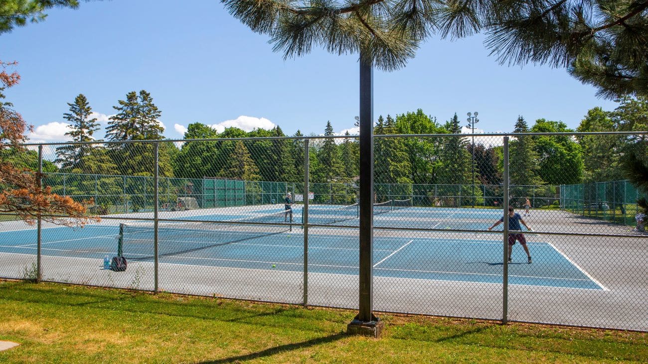 Parc Le Carignan outdoor tennis courts — City of Montreal facility photo