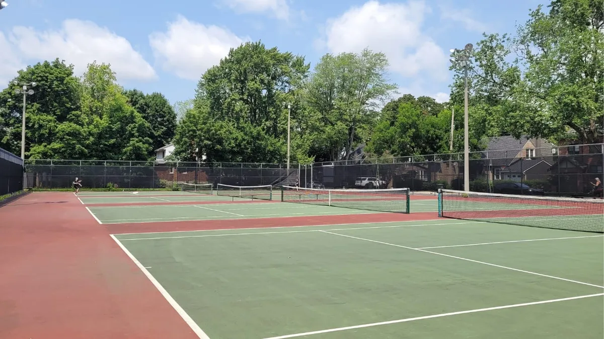 Parc Warren-Allmand tennis and pickleball courts — City of Montreal facility photo