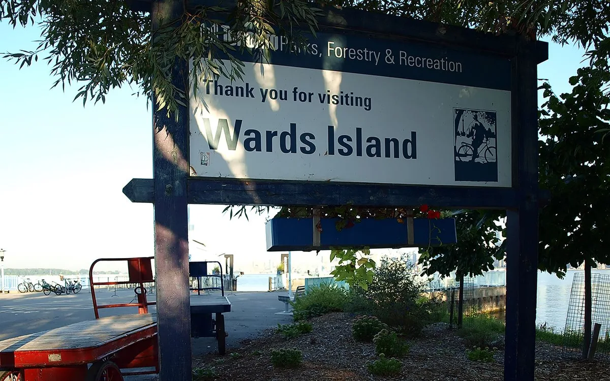 Outdoor pickleball courts at Toronto Island Park - Ward's Island — City of Toronto park facility